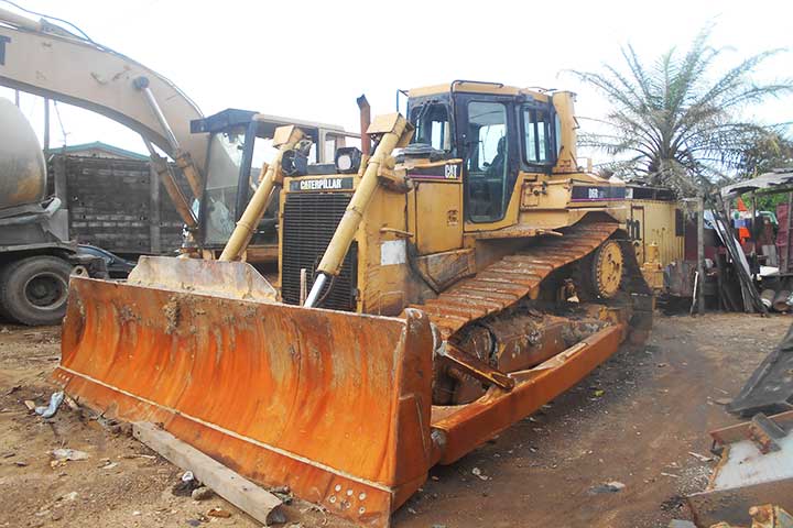 Location Bulldozer Caterpillar D6R Douala