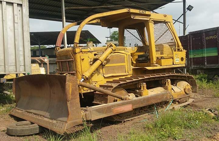 Location bulldozer Caterpillar D7G Douala